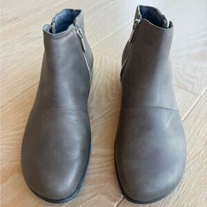 Naot Soft Gray Leather Boot